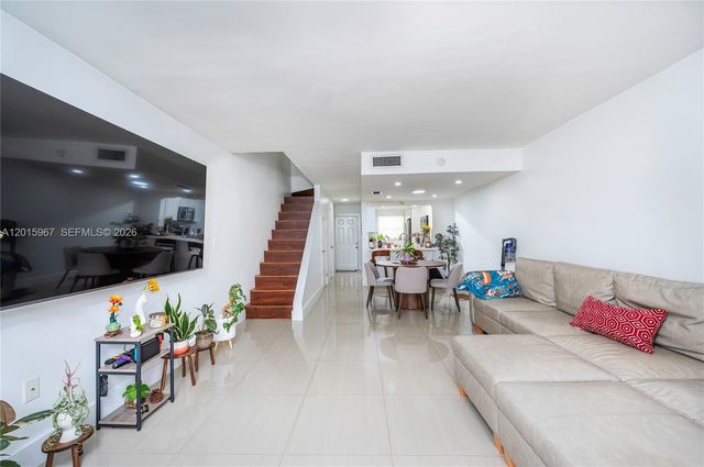 8010 SW 152nd Ave 211, Miami, FL 33193