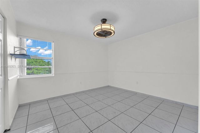 1800 SW 25th St 2305, Miami, FL 33133