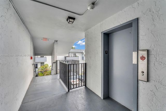 1800 SW 25th St 2305, Miami, FL 33133