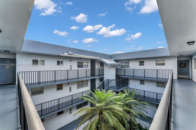 1800 SW 25th St 2305, Miami, FL 33133