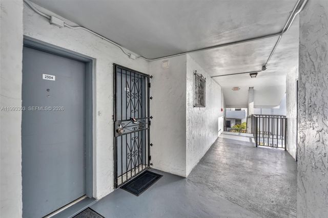 1800 SW 25th St 2305, Miami, FL 33133