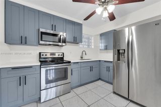 1800 SW 25th St 2305, Miami, FL 33133