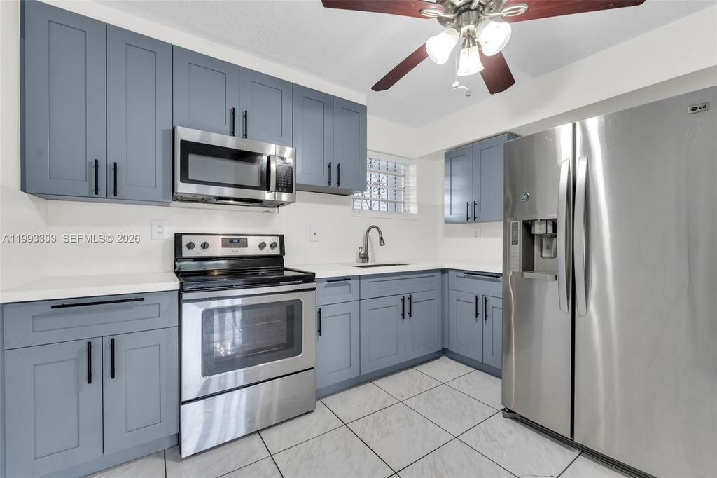 1800 SW 25th St 2305, Miami, FL 33133