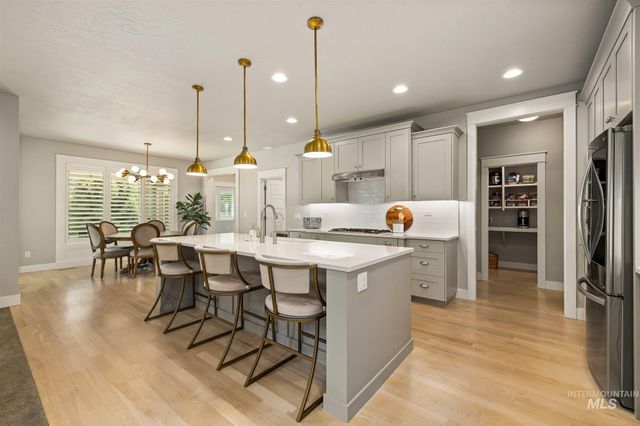 3401 W Wolf Rapids Dr, Meridian, ID 83646