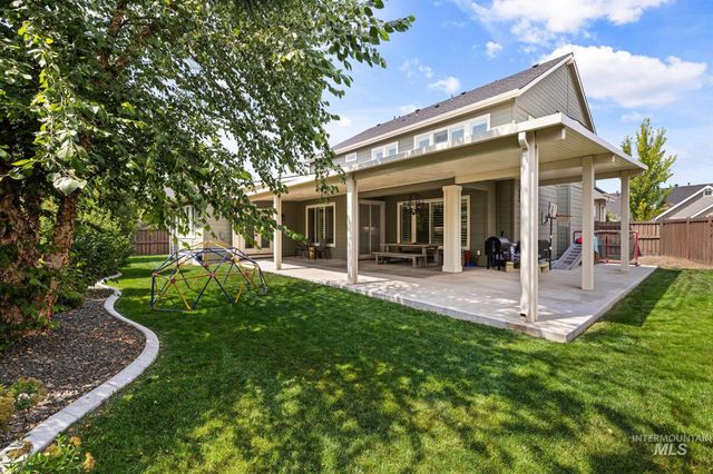 3401 W Wolf Rapids Dr, Meridian, ID 83646