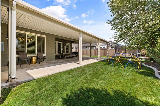 3401 W Wolf Rapids Dr, Meridian, ID 83646