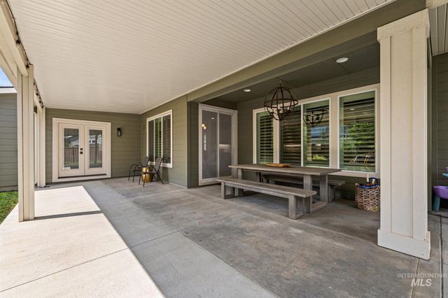 3401 W Wolf Rapids Dr, Meridian, ID 83646