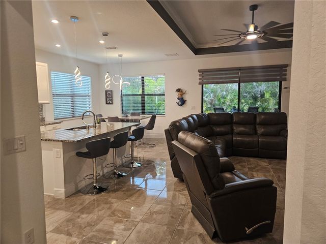 1637 Willows Square, Vero Beach, FL 32966