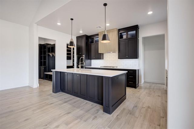 5709 Tiger Stone Drive, Mustang, OK 73064