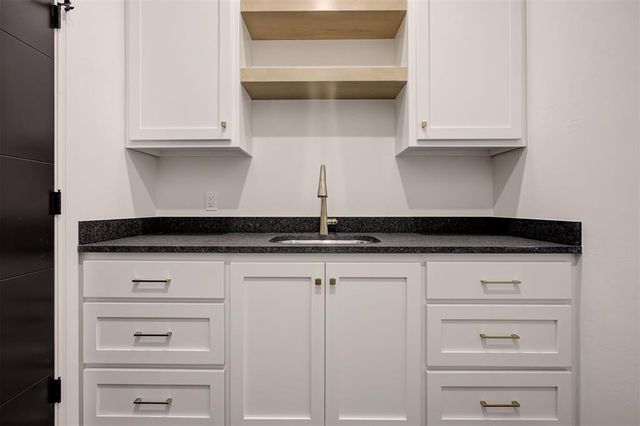 5709 Tiger Stone Drive, Mustang, OK 73064