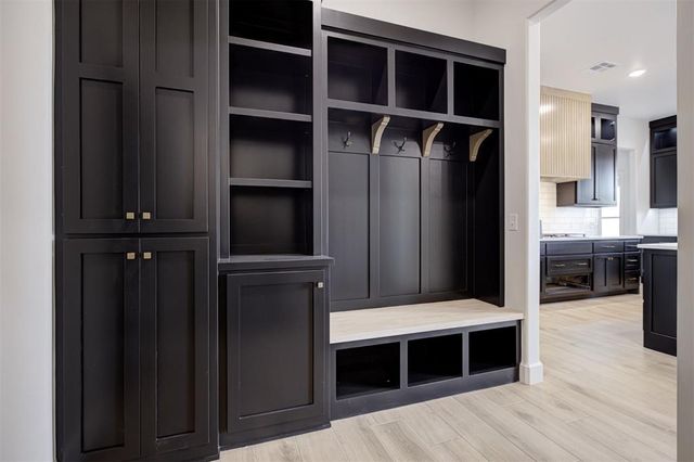 5709 Tiger Stone Drive, Mustang, OK 73064