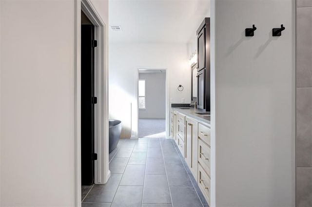 5709 Tiger Stone Drive, Mustang, OK 73064