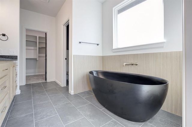 5709 Tiger Stone Drive, Mustang, OK 73064