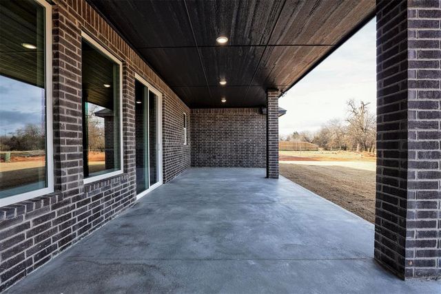 5709 Tiger Stone Drive, Mustang, OK 73064