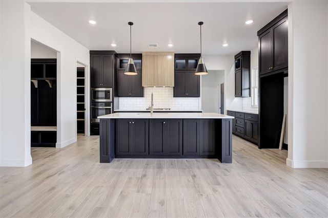 5709 Tiger Stone Drive, Mustang, OK 73064