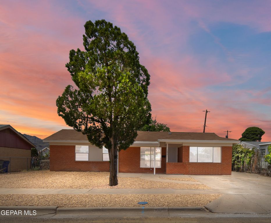 10041 NEWCASTLE Drive, El Paso, TX 79924