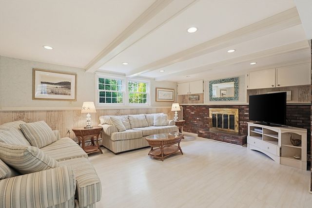 1044 East St, Dedham, MA 02026