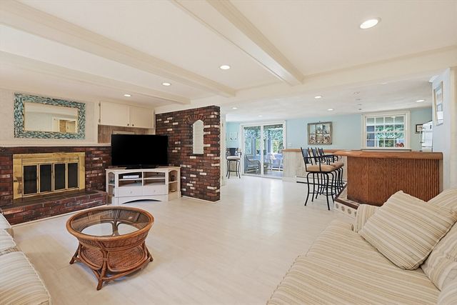 1044 East St, Dedham, MA 02026