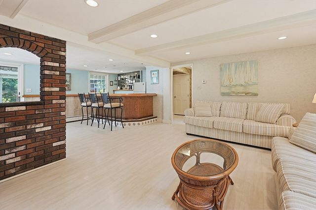 1044 East St, Dedham, MA 02026