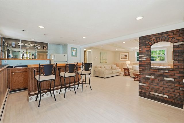 1044 East St, Dedham, MA 02026