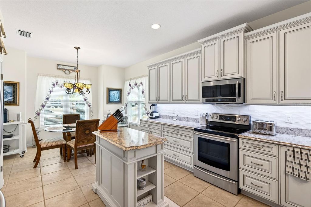 Image 11 of property listing at 9333 SE 124TH PLACE, Summerfield, FL 34491