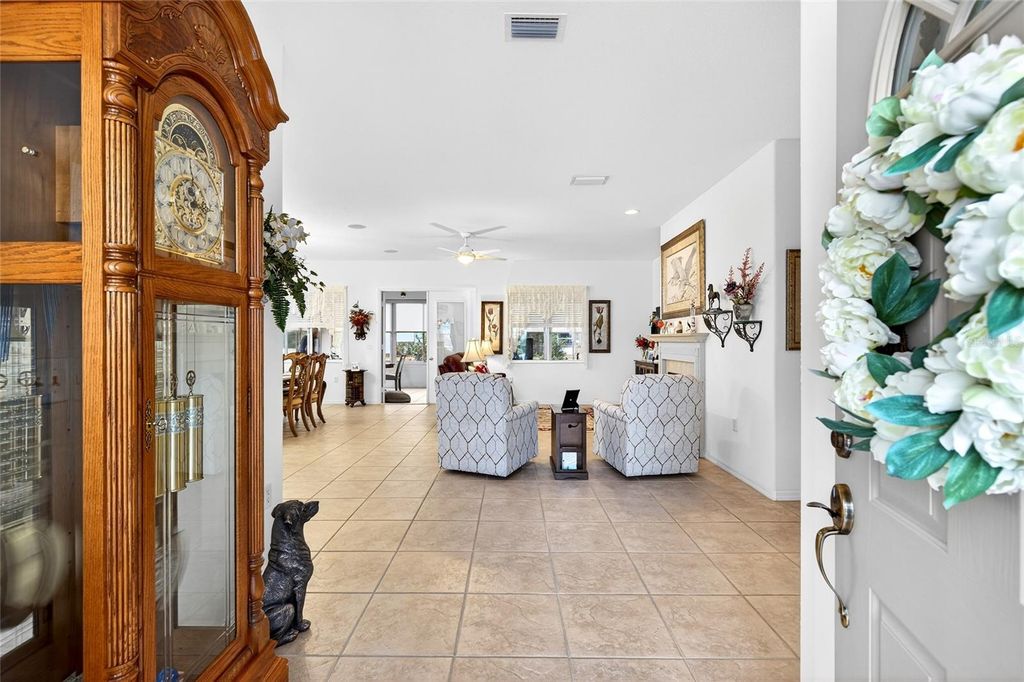 Image 3 of property listing at 9333 SE 124TH PLACE, Summerfield, FL 34491