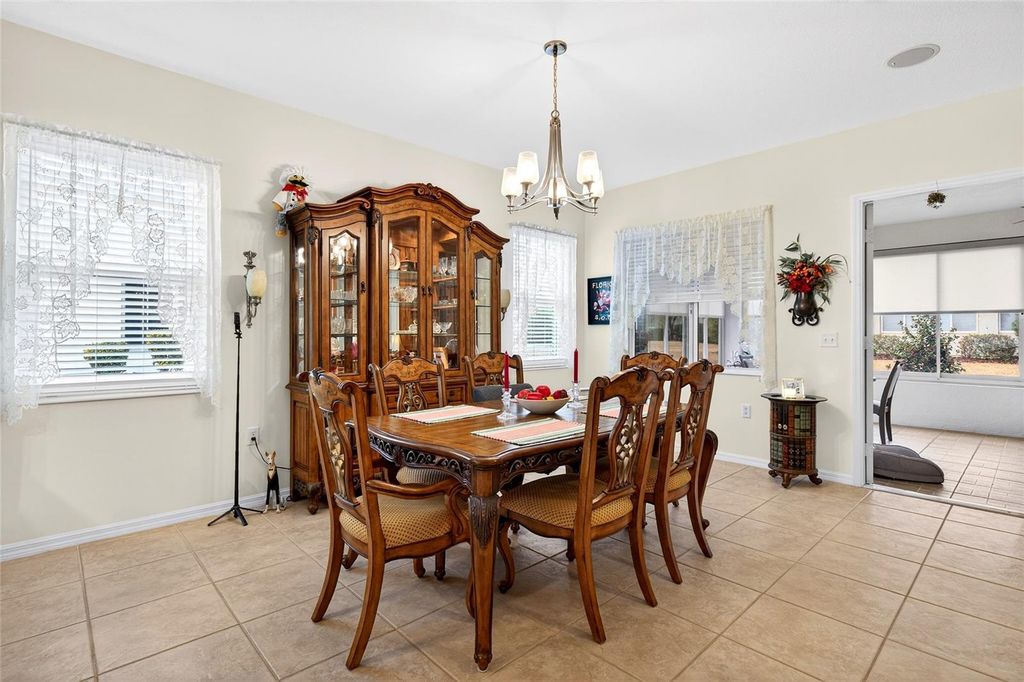 Image 7 of property listing at 9333 SE 124TH PLACE, Summerfield, FL 34491