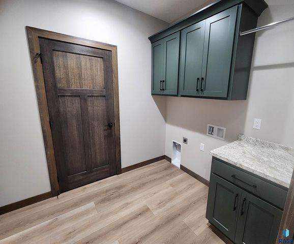 441 E Center Ave Avenue, Salem, SD 57058