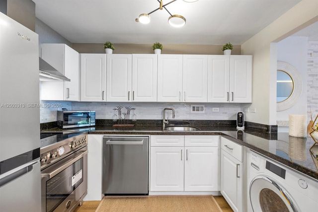 2301 Collins Ave 421, Miami Beach, FL 33139