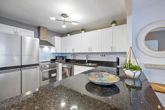 2301 Collins Ave 421, Miami Beach, FL 33139