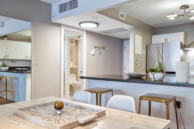 2301 Collins Ave 421, Miami Beach, FL 33139