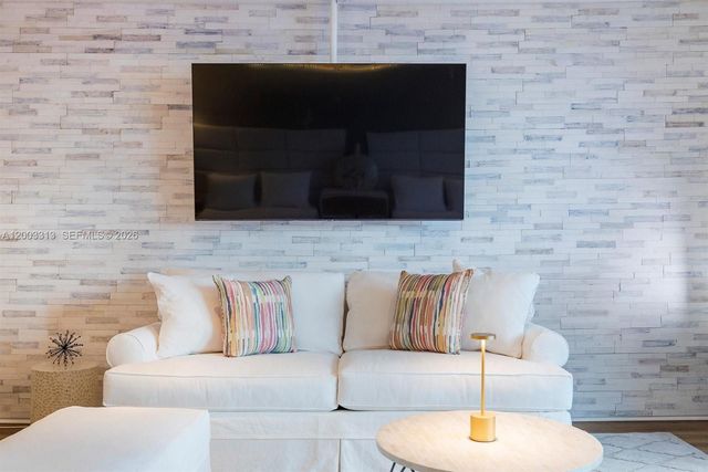 2301 Collins Ave 421, Miami Beach, FL 33139