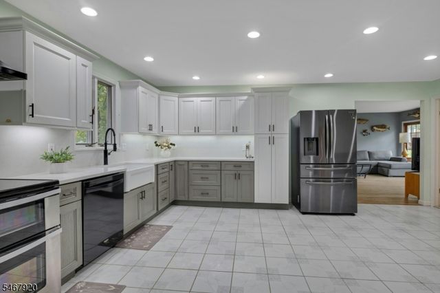 39 Hillside Ave, Jefferson Twp., NJ 07460