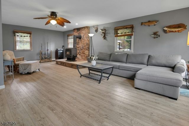 39 Hillside Ave, Jefferson Twp., NJ 07460