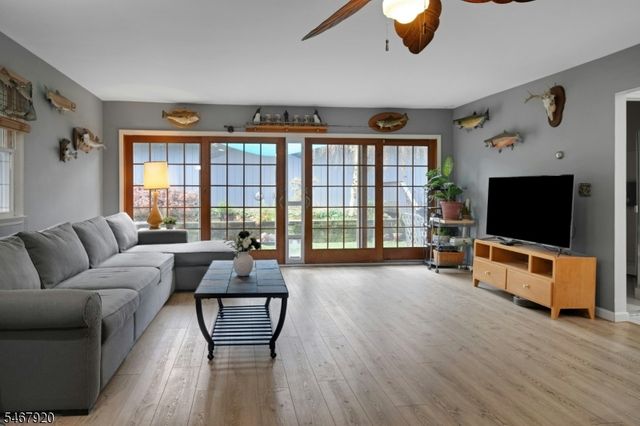 39 Hillside Ave, Jefferson Twp., NJ 07460