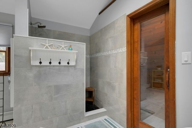39 Hillside Ave, Jefferson Twp., NJ 07460