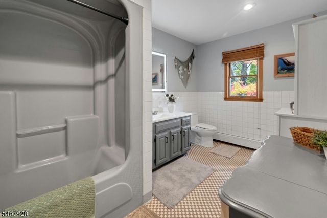 39 Hillside Ave, Jefferson Twp., NJ 07460