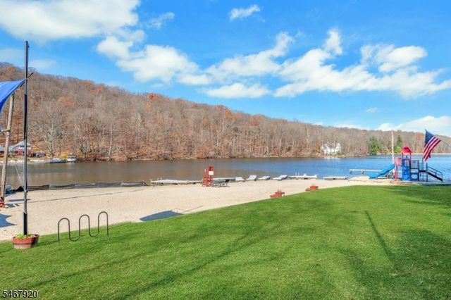39 Hillside Ave, Jefferson Twp., NJ 07460