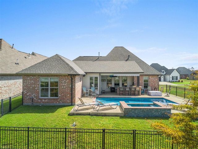 5806 Weeping Willow Drive, Lake Charles, LA 70605