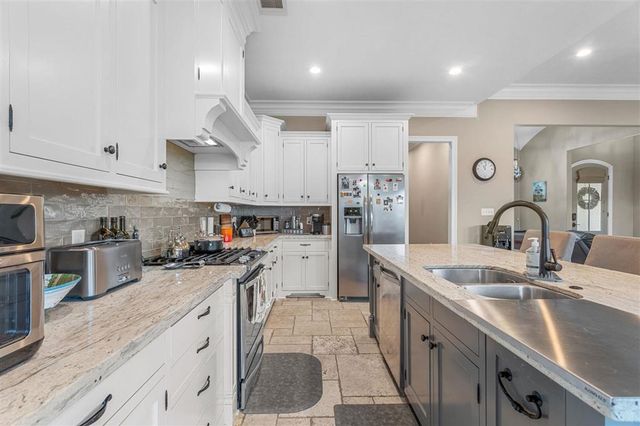 5806 Weeping Willow Drive, Lake Charles, LA 70605