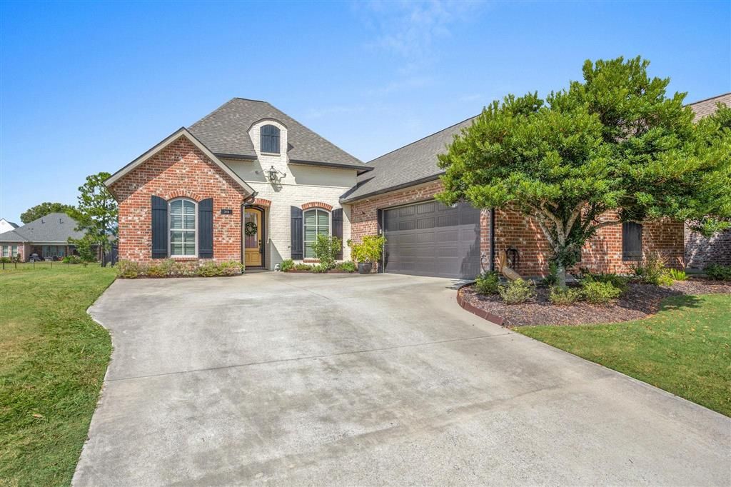 5806 Weeping Willow Drive, Lake Charles, LA 70605