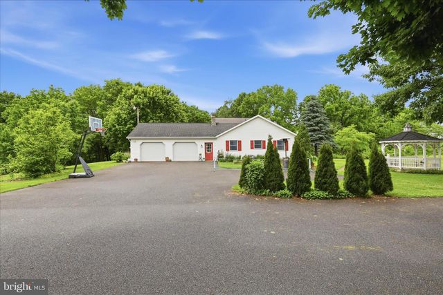 2588 MOUNT PLEASANT RD, Mount Joy, PA 17552