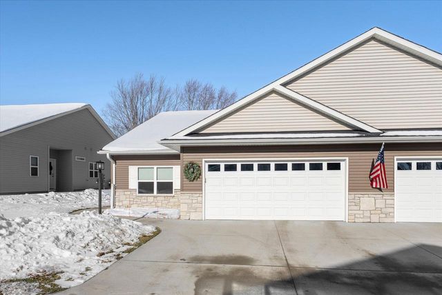 116 Four Seasons LANE, Kewaskum, WI 53040