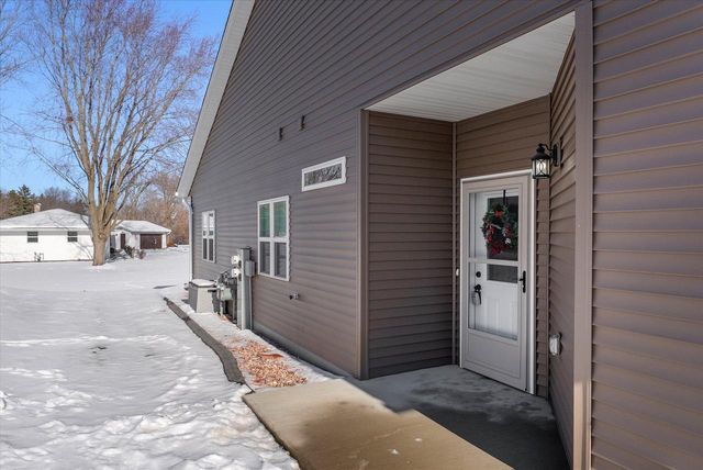 116 Four Seasons LANE, Kewaskum, WI 53040