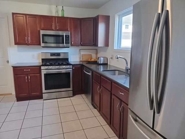 26 Russell St A-B, Hadley, MA 01035