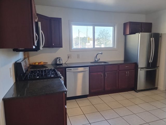 26 Russell St A-B, Hadley, MA 01035
