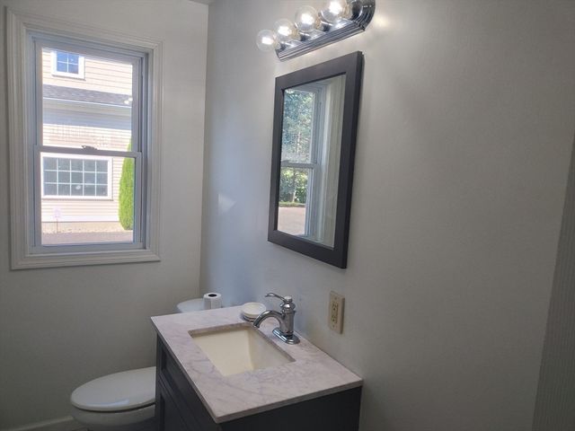 26 Russell St A-B, Hadley, MA 01035