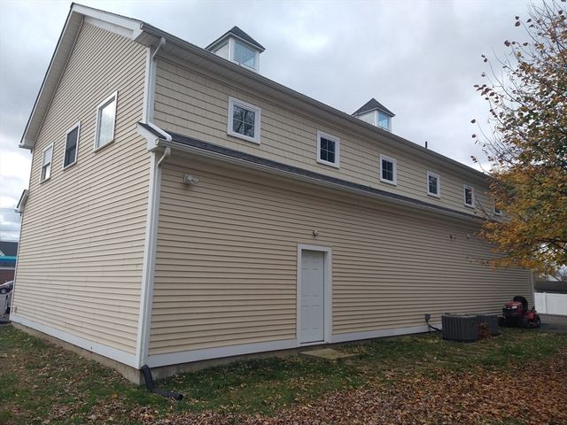 26 Russell St A-B, Hadley, MA 01035