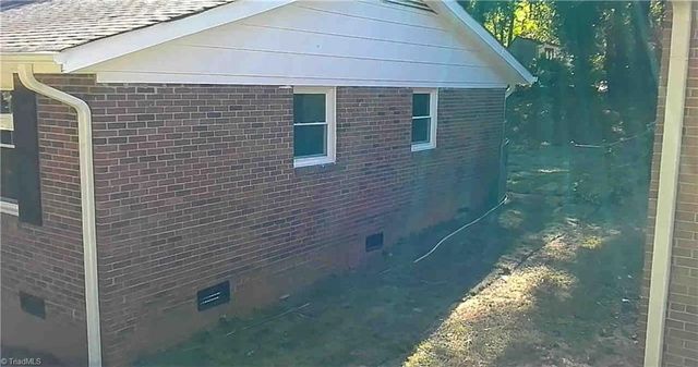 1278 TREDWELL Drive, Winston-salem, NC 27103