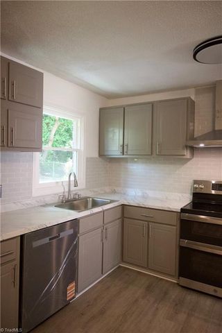 1278 TREDWELL Drive, Winston-salem, NC 27103